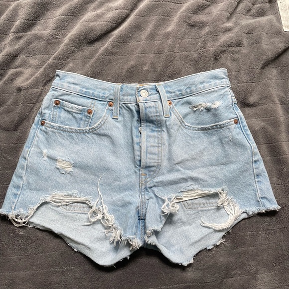 Levi 501 shorts 26 - Picture 1 of 4
